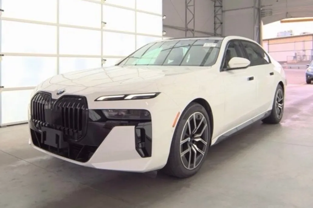 2023 Bmw 740i photo 1
