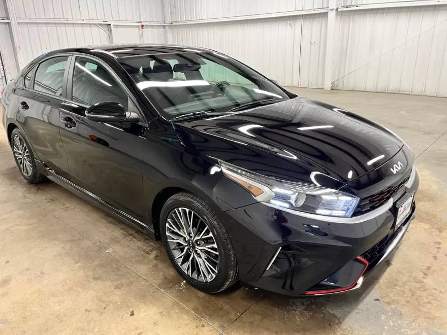 2023 Kia Forte GT-Line photo 1