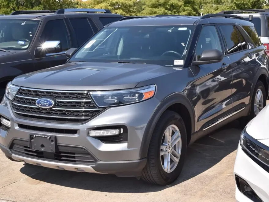 2023 Ford Explorer XLT photo 1