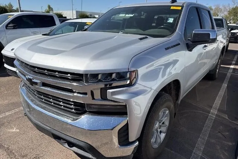 2021 Chevrolet Silverado LT photo 1
