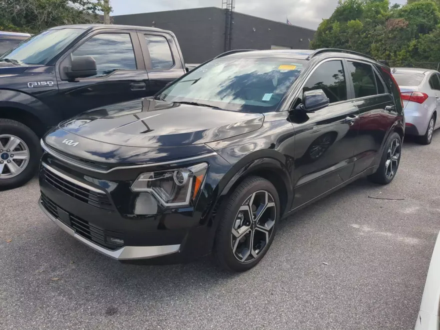 2023 Kia Niro EX Touring photo 1