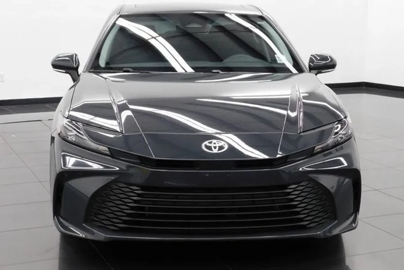2025 Toyota Camry LE photo 1