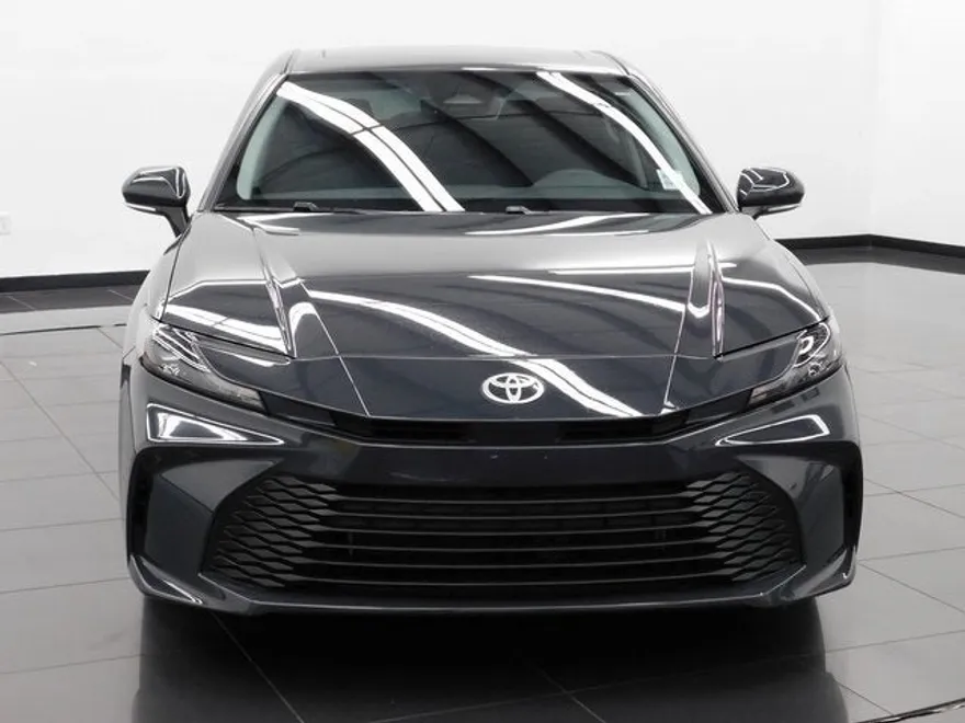 2025 Toyota Camry LE photo 1