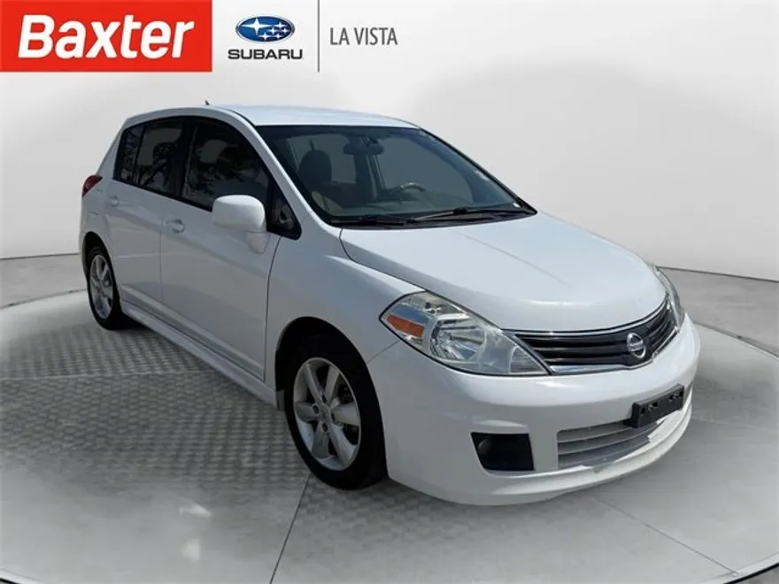 2011 Nissan Versa SL photo 1