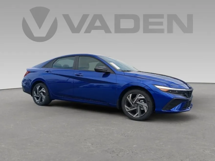 2025 Hyundai Elantra SEL Sport photo 1