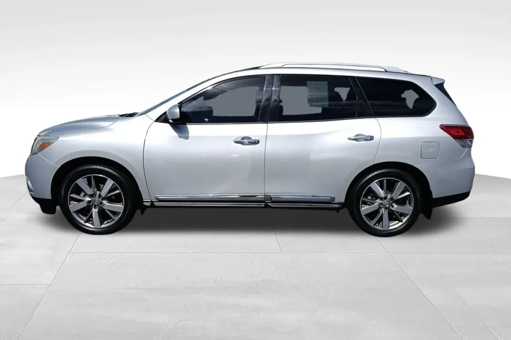 2015 Nissan Pathfinder Platinum photo 1