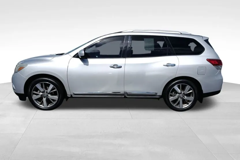 2015 Nissan Pathfinder Platinum photo 1