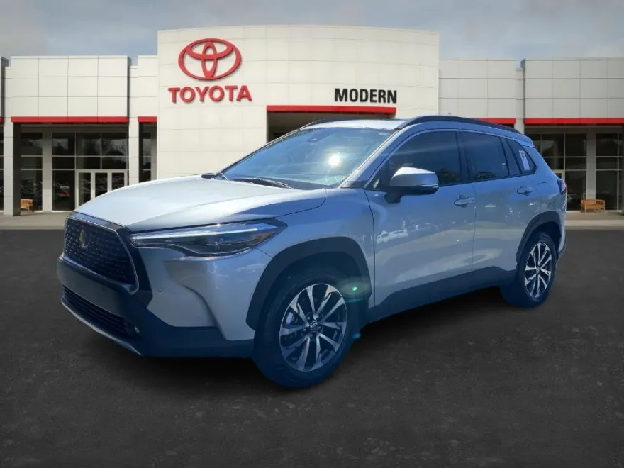 2022 Toyota Corolla Cross XLE photo 1