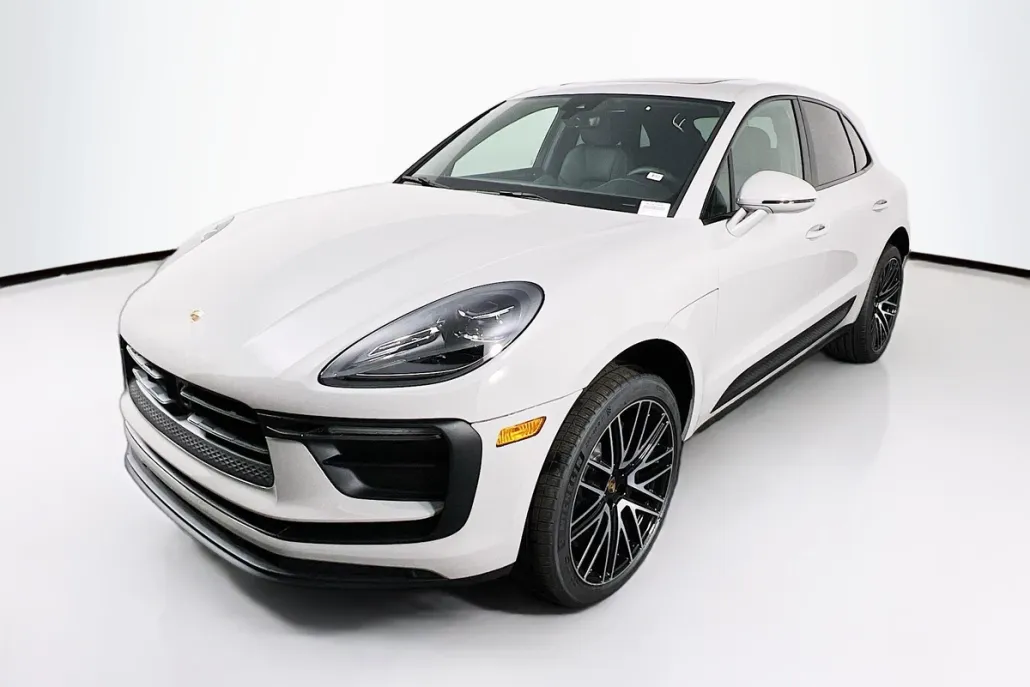 2025 Porsche Macan T photo 1