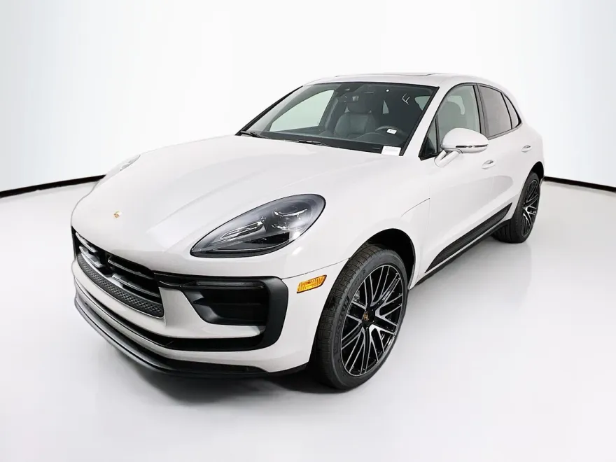2025 Porsche Macan T photo 1