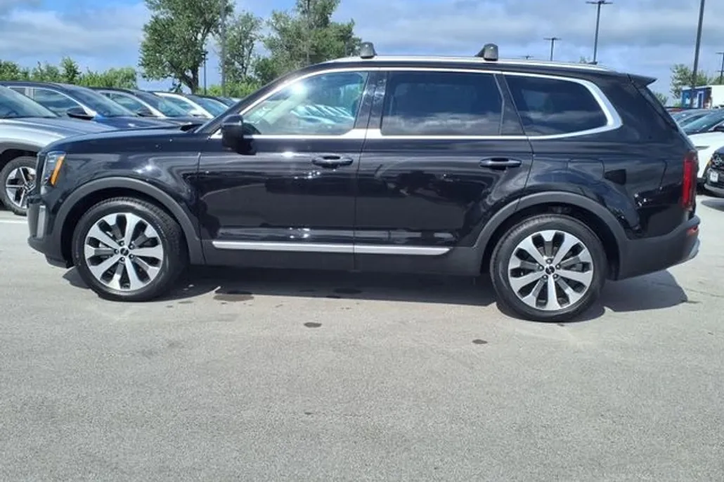 2022 Kia Telluride S photo 1