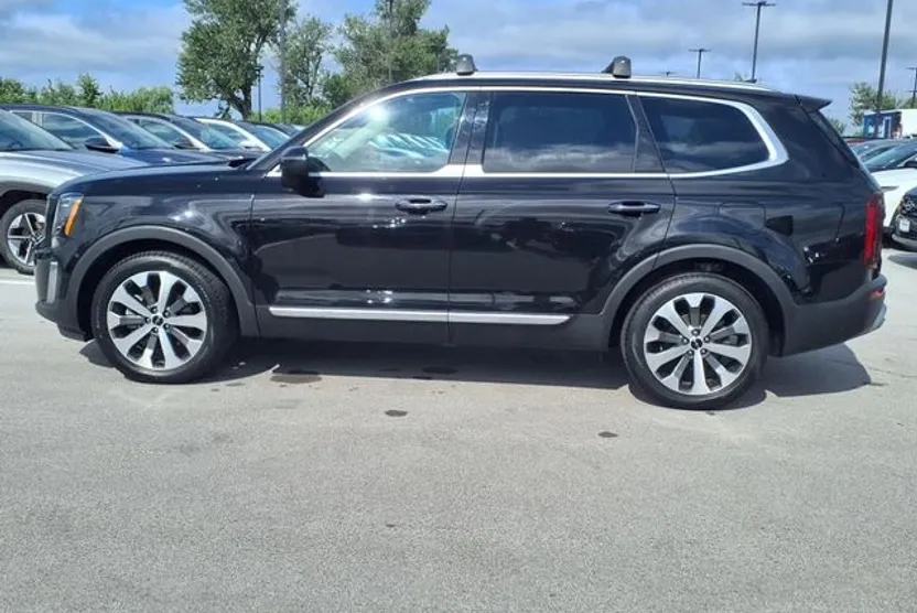 2022 Kia Telluride S photo 1