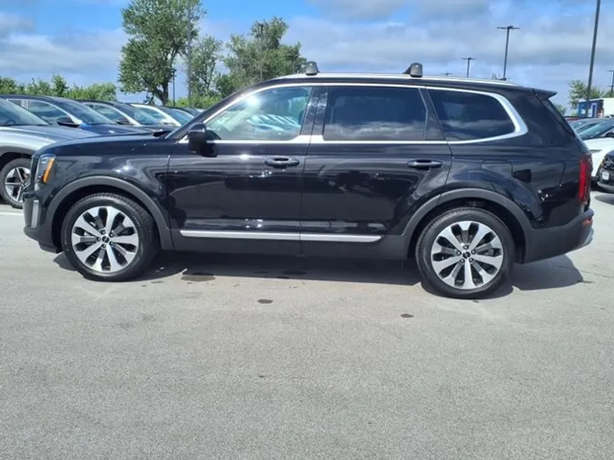 2022 Kia Telluride S photo 1