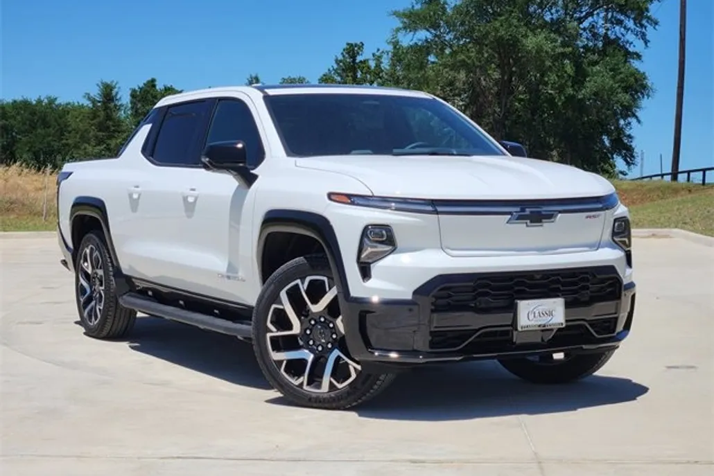 2025 Chevrolet Silverado EV RST photo 1