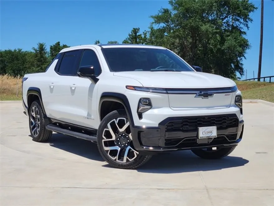 2025 Chevrolet Silverado EV RST photo 1