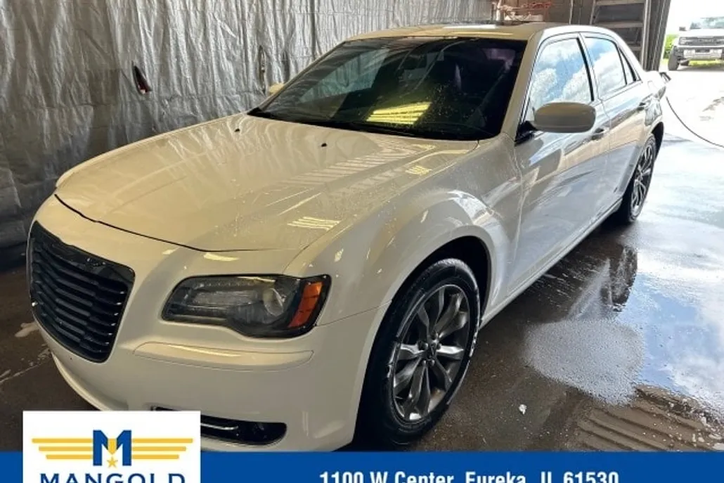 2014 Chrysler 300 photo 1
