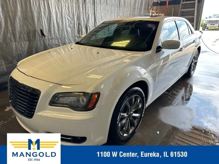 2014 Chrysler 300 photo 1