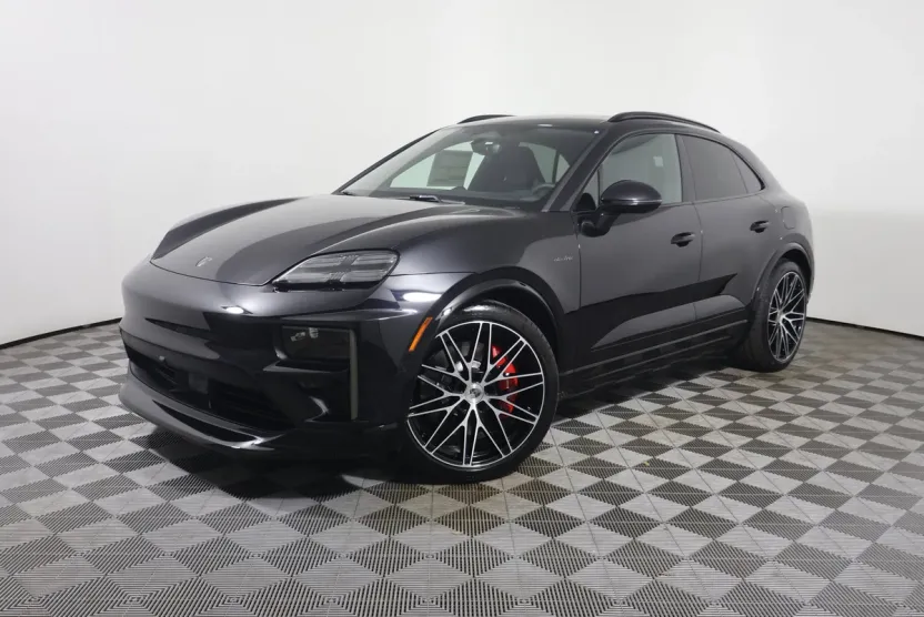 2025 Porsche Macan Electric Turbo photo 1