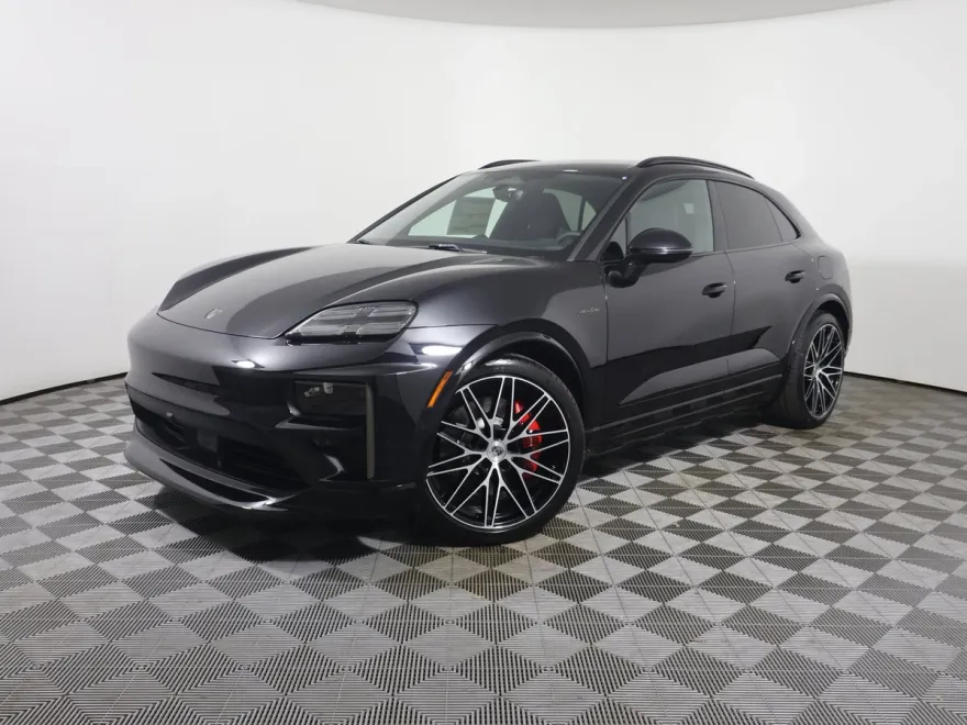 2025 Porsche Macan Electric Turbo photo 1