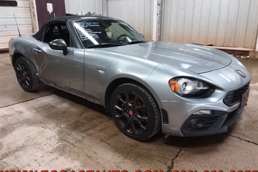 2017 Fiat 124 Spider Abarth photo 1