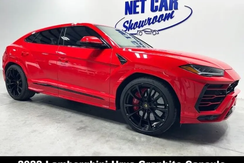 2022 Lamborghini Urus photo 1