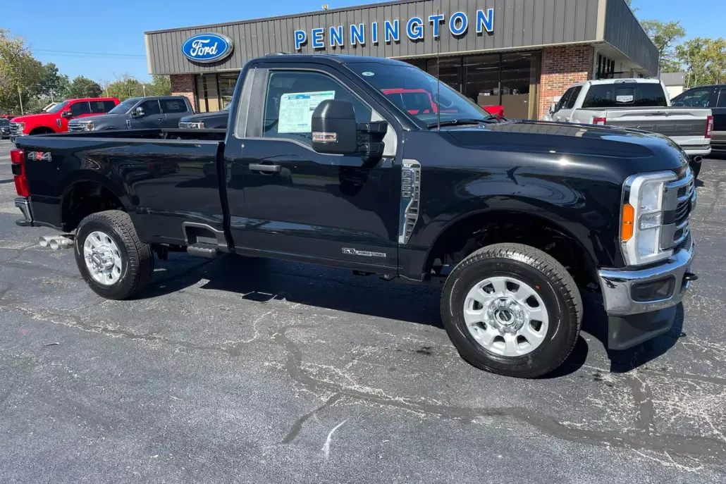 2023 Ford F-350 XLT photo 1