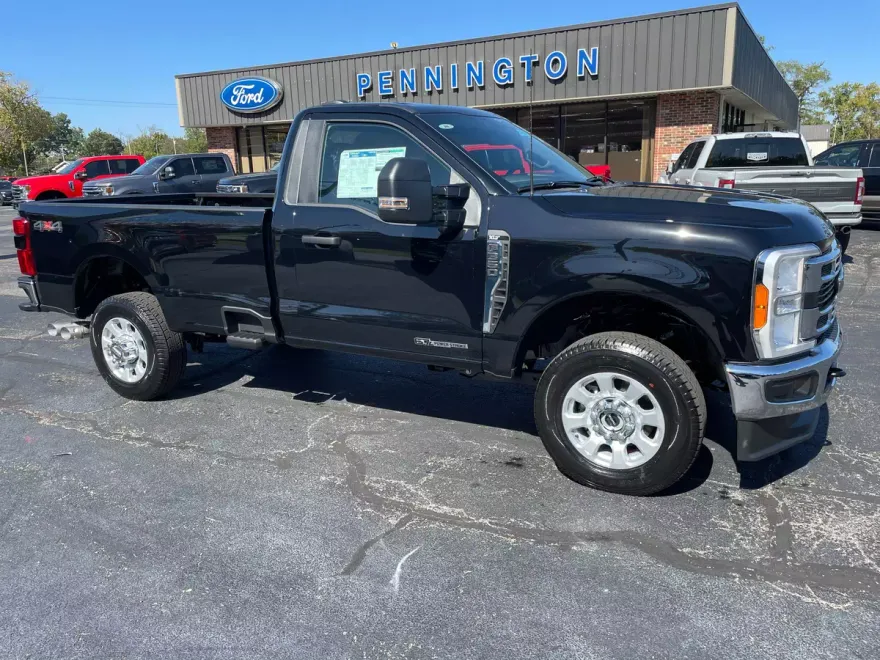 2023 Ford F-350 XLT photo 1
