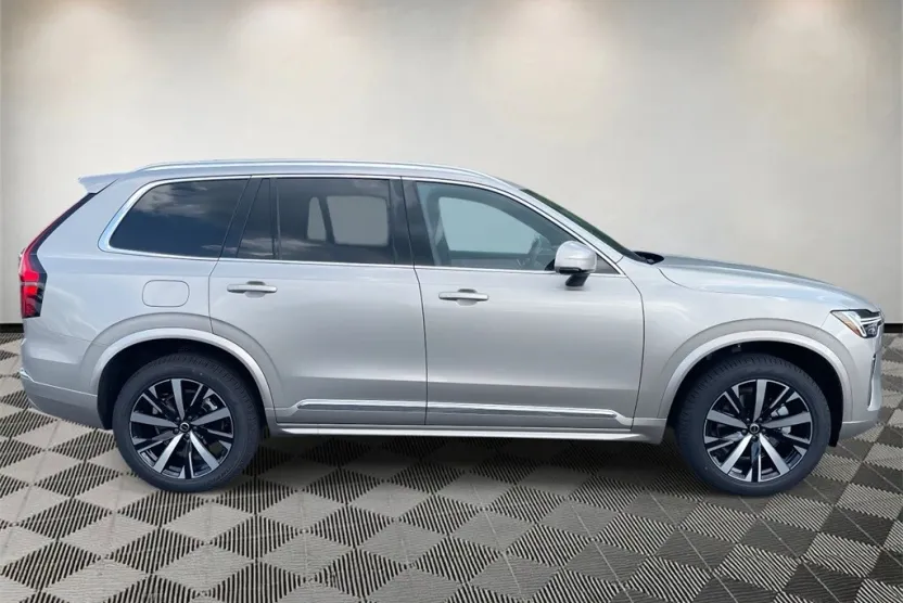2026 Volvo XC90 B5 Core photo 1