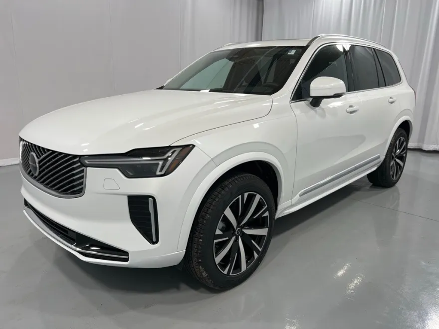 2025 Volvo XC90 B5 Core photo 1
