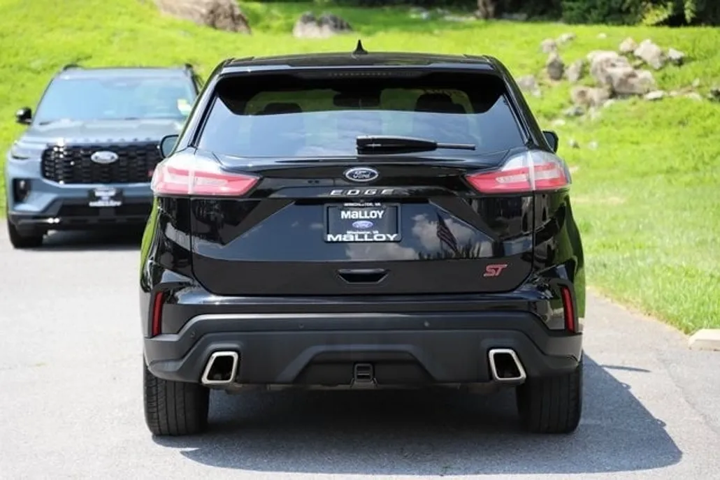 2021 Ford Edge ST photo 1