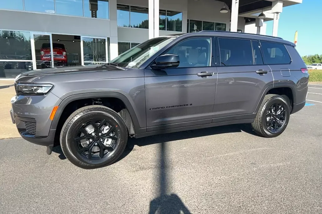 2025 Jeep Grand Cherokee Altitude photo 1