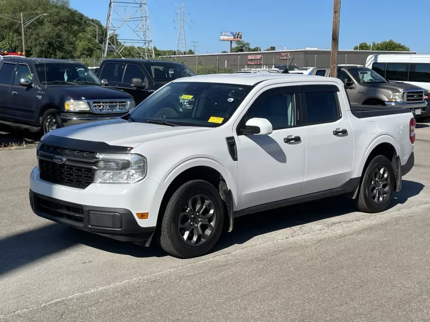 2022 Ford Maverick XLT photo 1