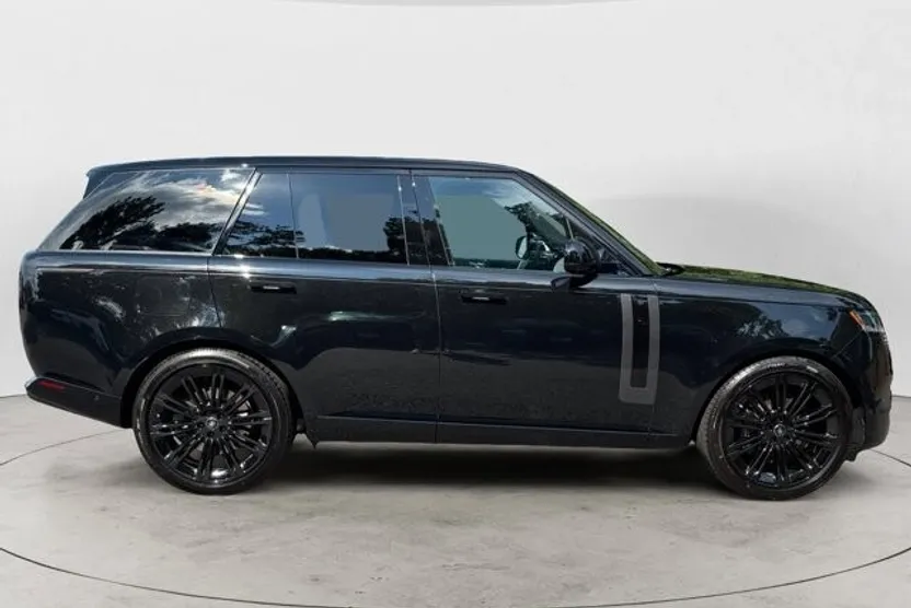 2025 Land Rover Range Rover SE photo 1