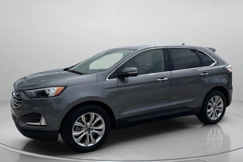2022 Ford Edge Titanium photo 1