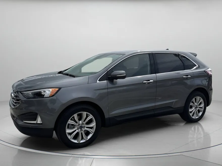 2022 Ford Edge Titanium photo 1