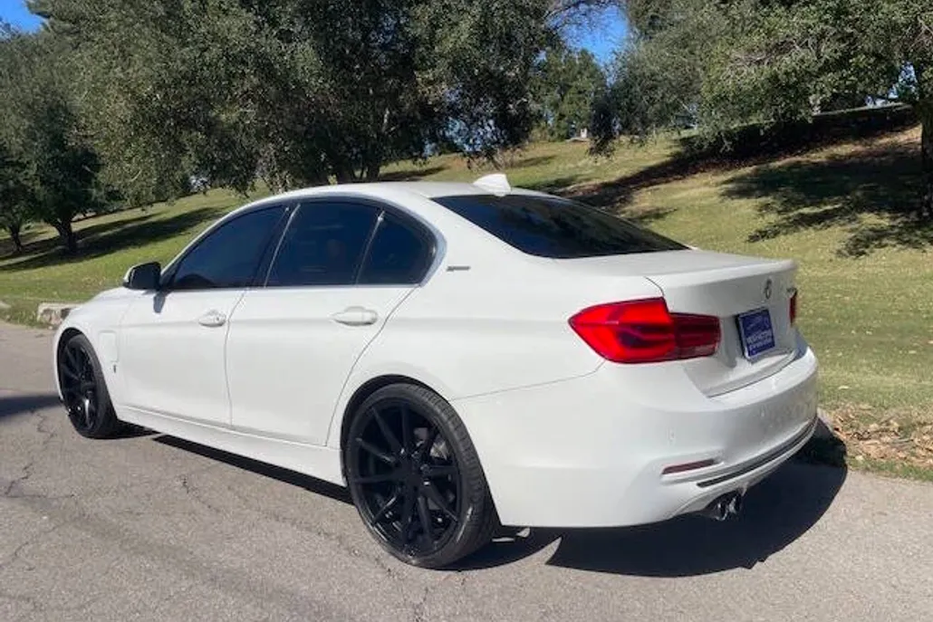 2017 Bmw 330e 3-Series photo 1
