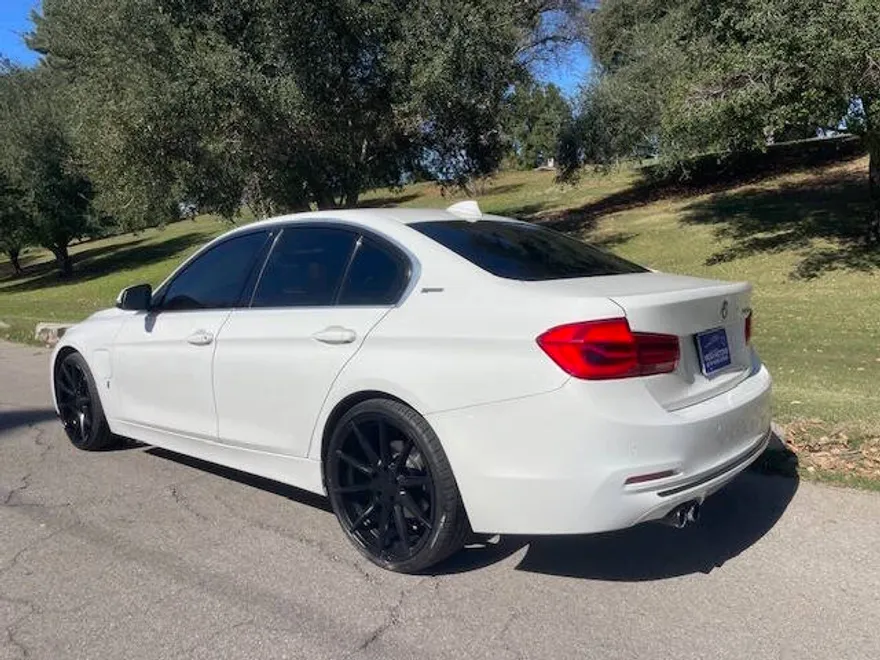 2017 Bmw 330e 3-Series photo 1