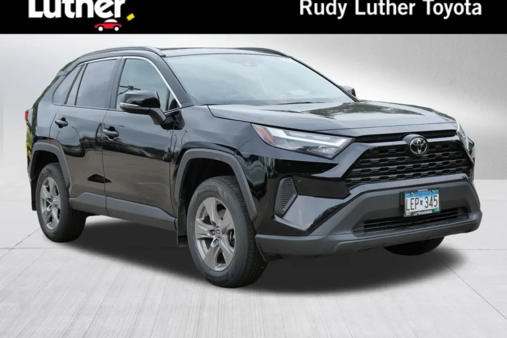 2023 Toyota RAV4 XLE photo 1
