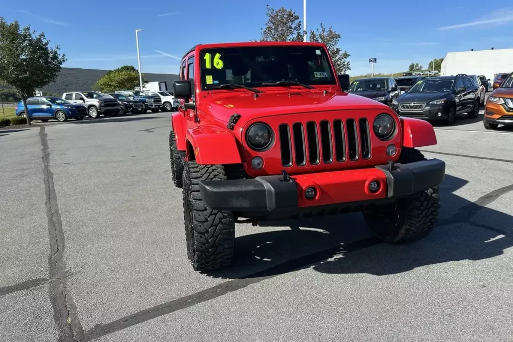 2016 Jeep Wrangler Unlimited Sahara photo 1