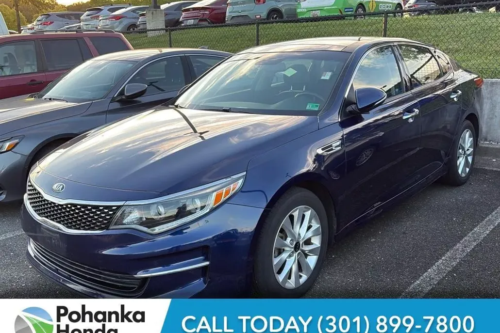 2017 Kia Optima EX photo 1