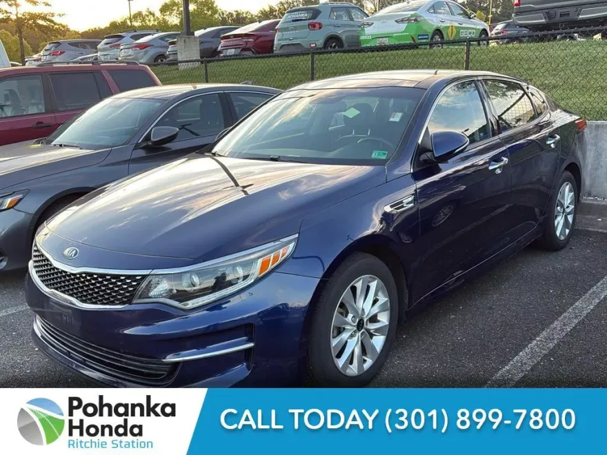 2017 Kia Optima EX photo 1