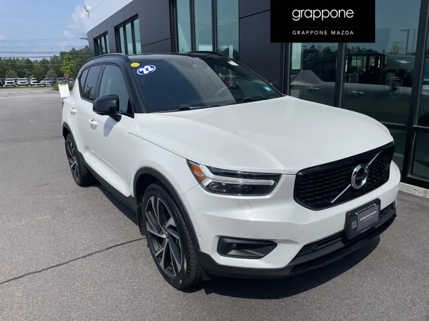2022 Volvo XC40 R-Design AWD photo 1