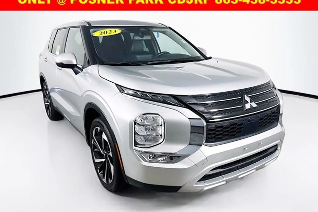 2023 Mitsubishi Outlander SE photo 1
