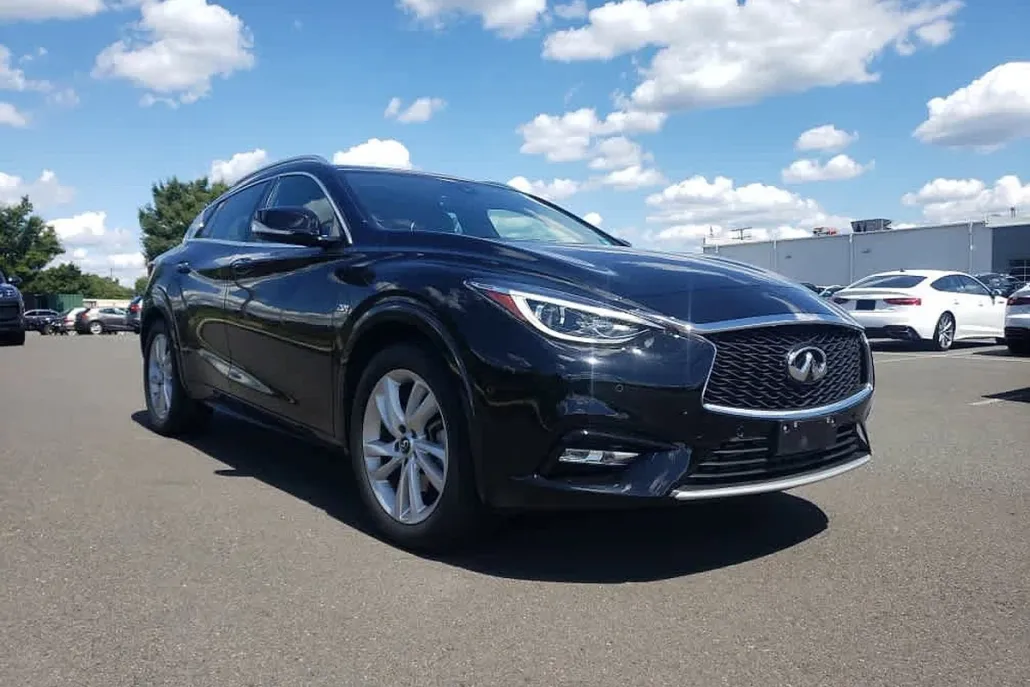 2018 Infiniti QX30 Premium photo 1