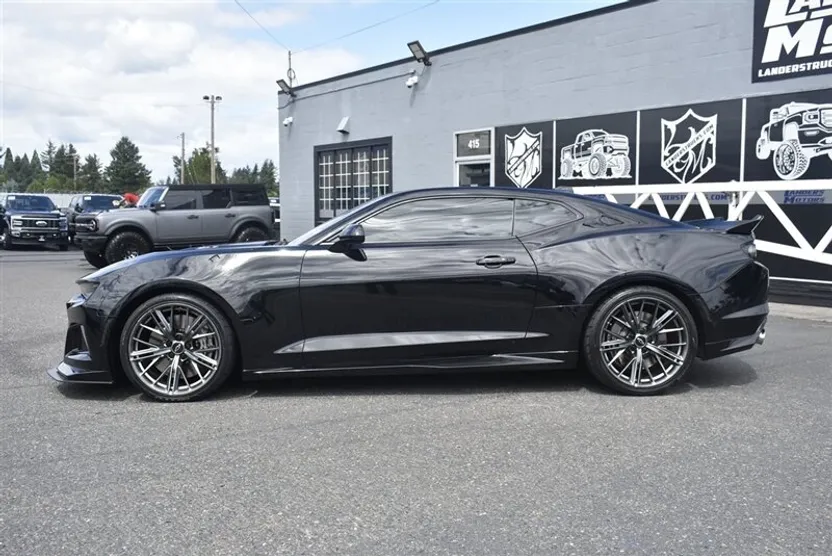 2023 Chevrolet Camaro ZL1 photo 1