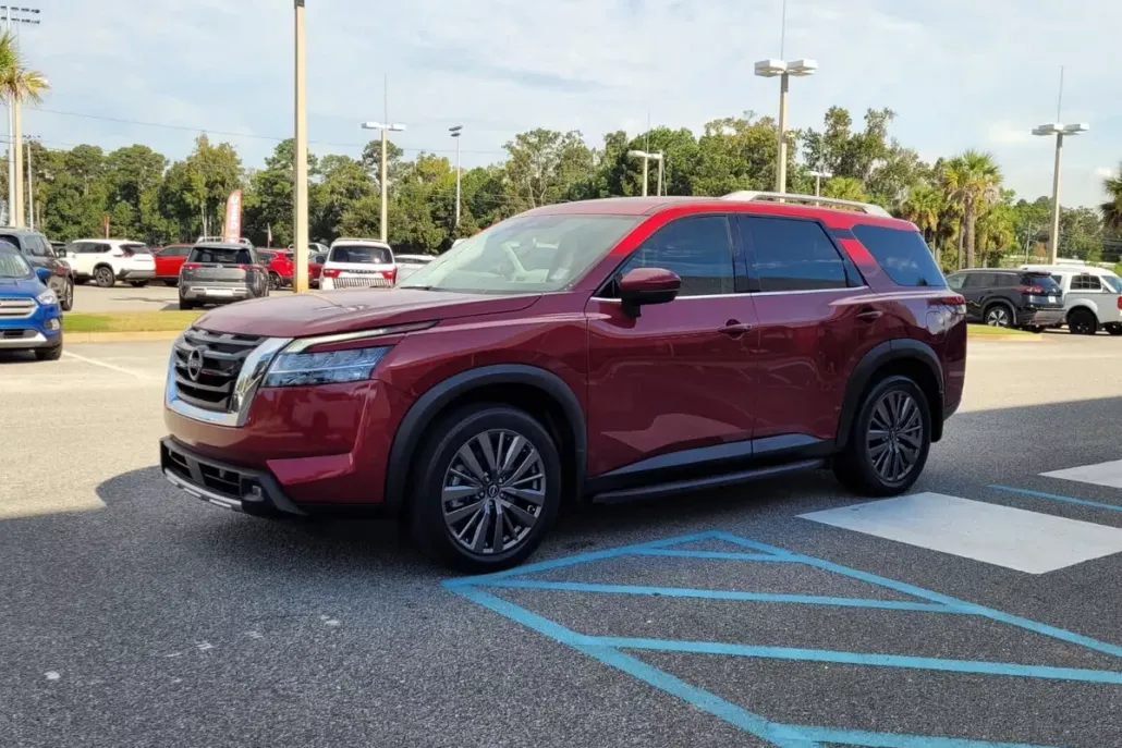 2022 Nissan Pathfinder SL photo 1