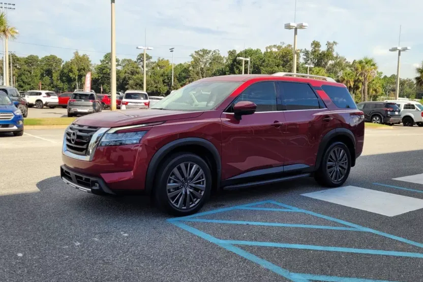 2022 Nissan Pathfinder SL photo 1