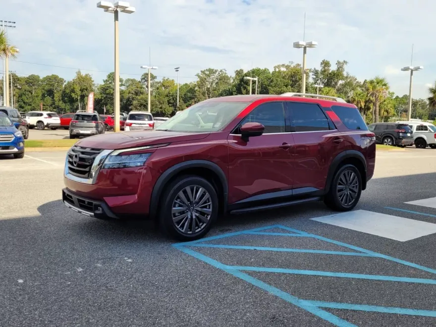 2022 Nissan Pathfinder SL photo 1