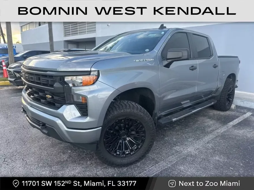 2023 Chevrolet Silverado 1500 Custom photo 1