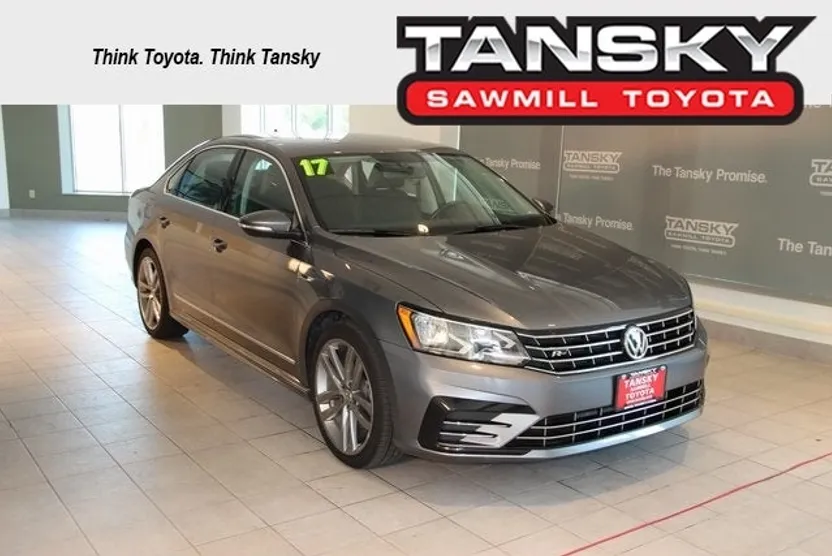 2017 Volkswagen Passat R-Line photo 1